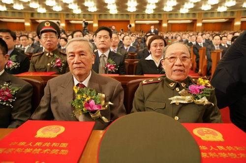 共和国一天痛失两位院士，除了袁隆平还有一位是谁？