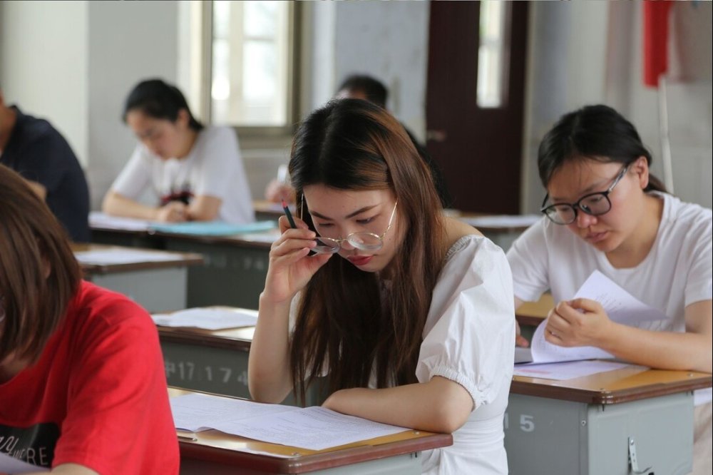 公务员考试培训班15天,交两万八包考过,考不过退钱可信吗?