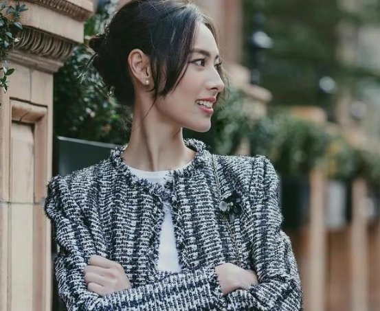 11年前,那个拿5亿分手费被监控7年的梁洛施,如今怎么样了?