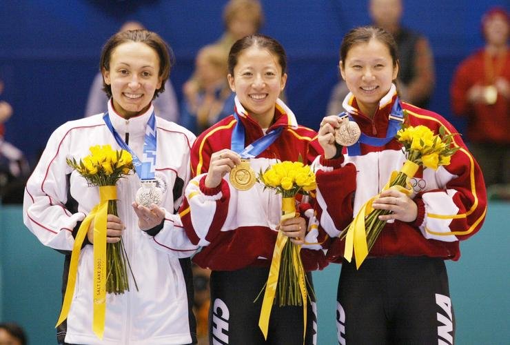 中国第一枚冬奥会金牌获得者是谁?