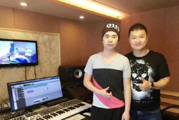 我在狂风暴雨夜里哭得喉咙沙哑是什么歌?