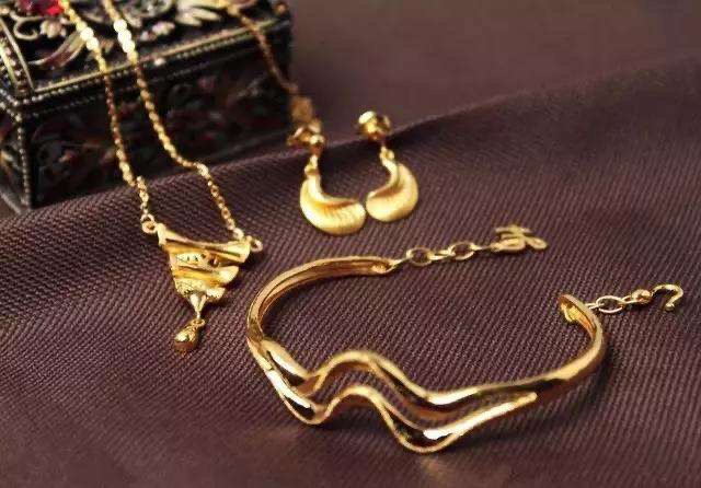 你好,老婆生日送什么礼物合适