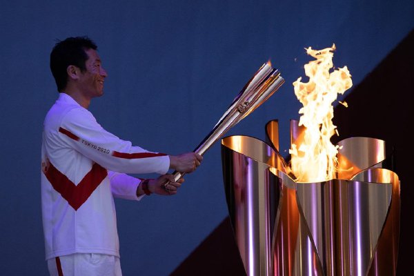 东京奥运会圣火传递过程中突然熄灭，后续是如何解决问题的？