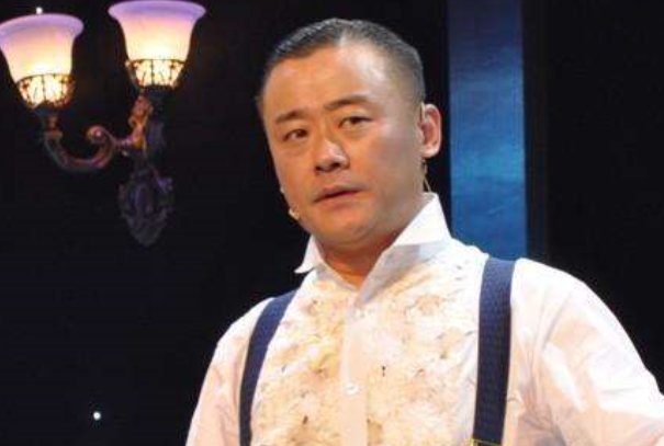 周立波经历了三次婚姻，为何没有自己的亲生孩子呢？