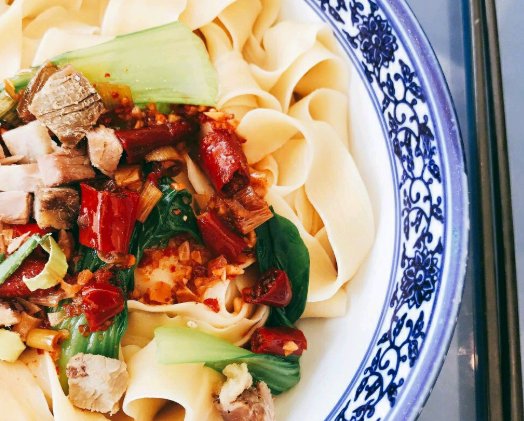 白鹿仓景区15元4根面实际重约半斤，半斤面条卖15元合理吗？