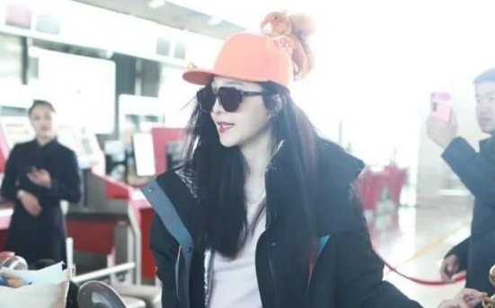 近日网曝范冰冰疑似现身妇产医院，她这是炒作自己还是真有孩子了？