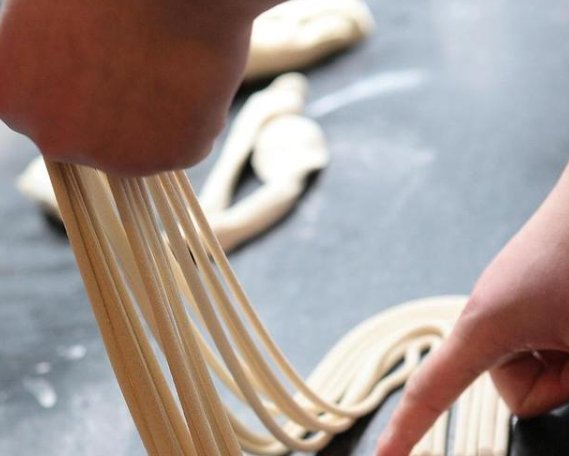 白鹿仓景区15元4根面实际重约半斤，半斤面条卖15元合理吗？