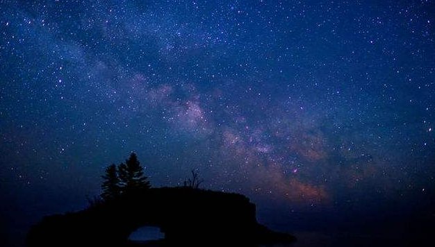 用：“不必说什么,也不必说什么,单是什么”造句.