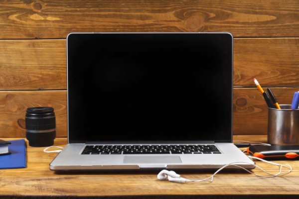 电脑开机后不显示桌面