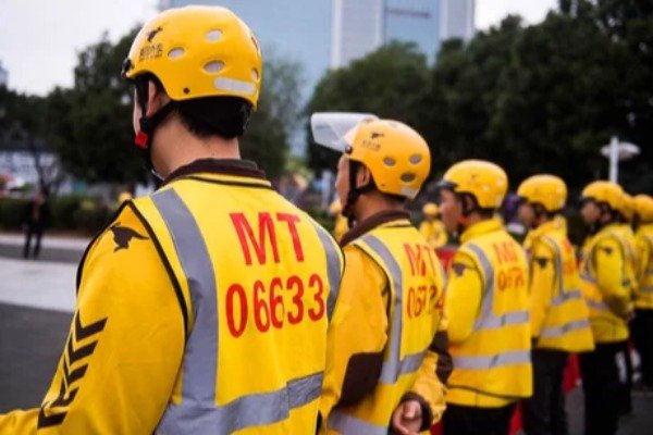 代表建议强制平台为外卖小哥买意外险,你怎么看?
