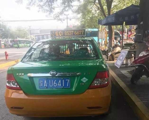 西安“的哥猝死仍被贴罚单”,3名警务人员被处理,他们需要承担什么责任?