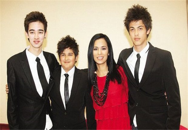 韦唯3个儿子闪亮登场《最美和声》,这些年来为何只有母子相依为命?