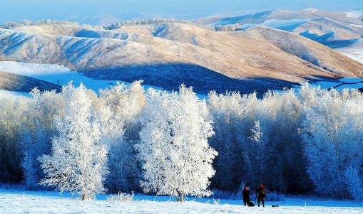 下雪了,小朋友在堆雪人的拼音怎么写