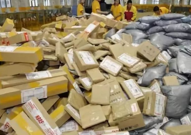 快递员私自拆了我的包裹怎么办?