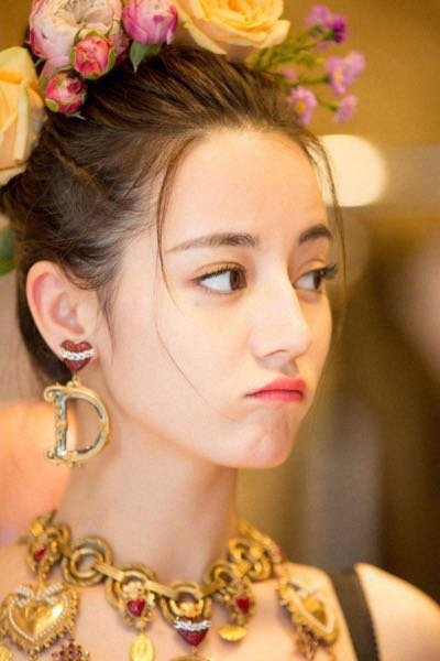 娱乐圈靠炒作而走红的明星和演员有哪些？