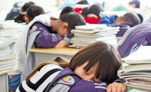 白岩松谈学校课间十分钟鸦雀无声,为何会这样?