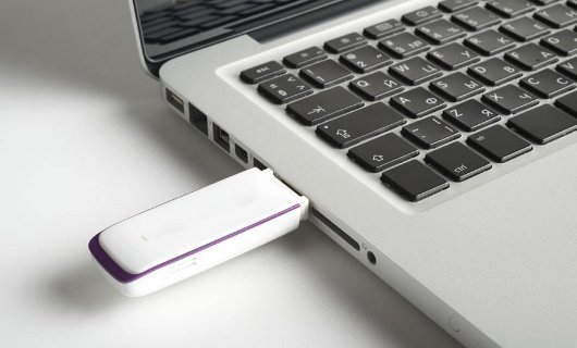 u盘是金士顿好还是闪迪好?