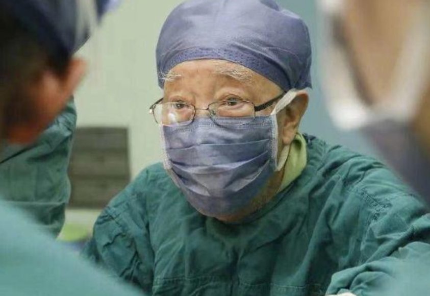 共和国一天痛失两位院士,除了袁隆平还有一位是谁?