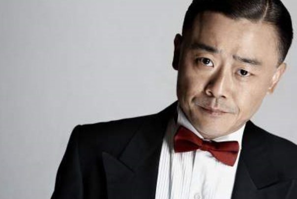 周立波经历了三次婚姻，为何没有自己的亲生孩子呢？