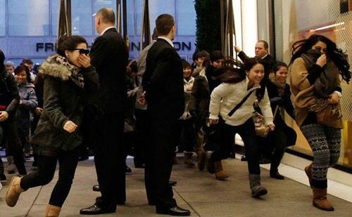 韩国青年排队抢购奢侈品,为什么奢侈品受年轻人疯抢?