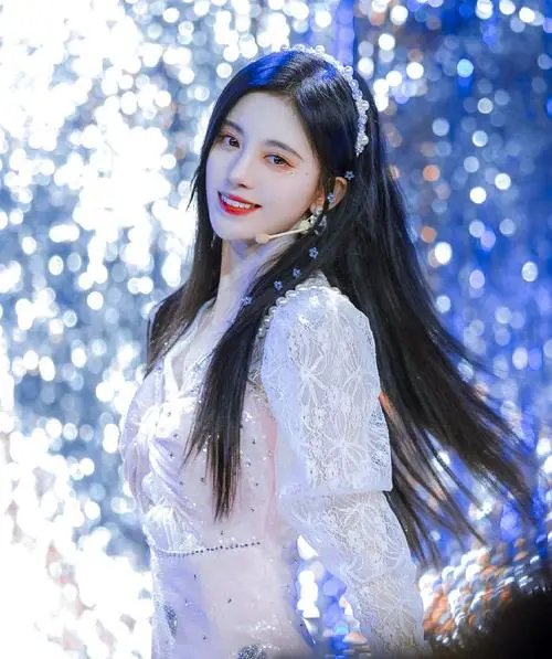 鞠婧祎曾把美妆博主告上法庭,事件起因是什么呢?你能理解她的做法吗?