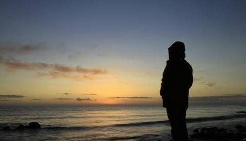 沉默寡言的意思是什么？