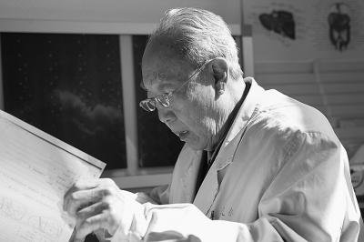 共和国一天痛失两位院士,除了袁隆平还有一位是谁?