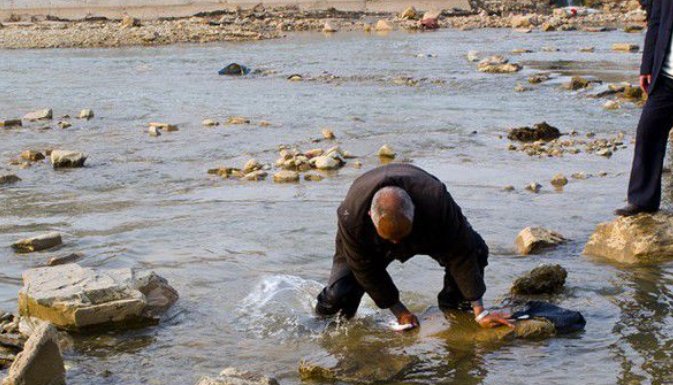 紧走搭石慢过桥这句俗语怎么理解