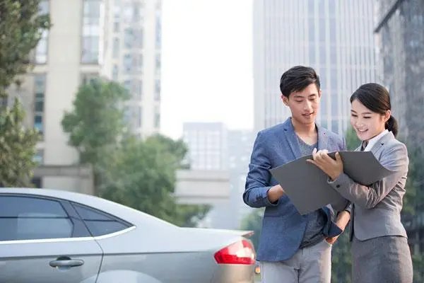 保险公司业务员一般一天上几个小时的班？