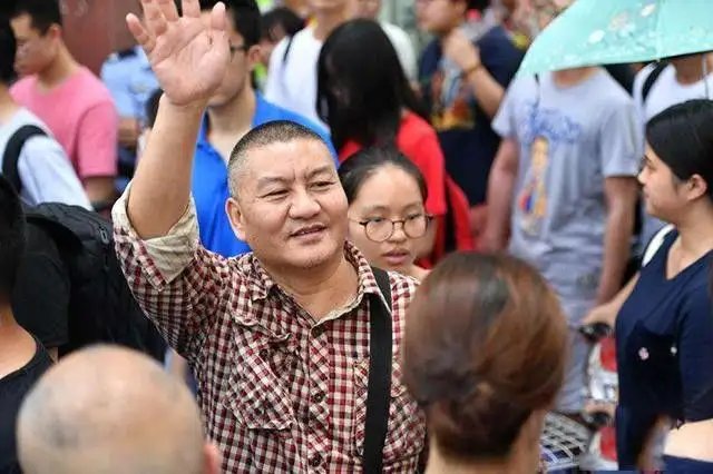 梁实称数学考得不理想，至今为止，他参加多少次高考了？