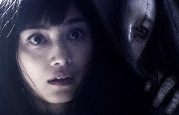 日本电影咒怨2结局什么意思？京子为什么要拿起围巾向伽椰子笑？