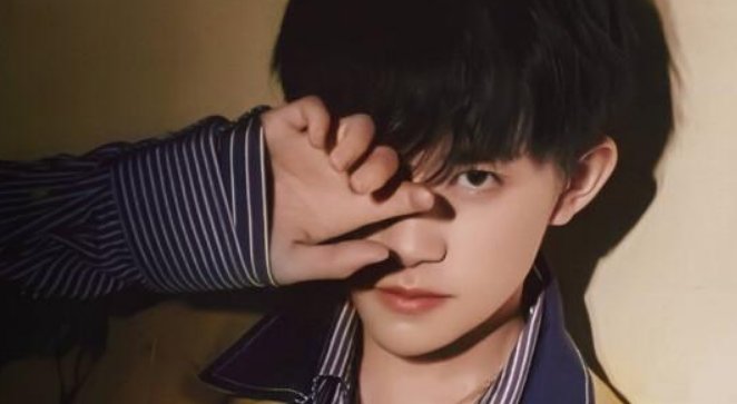 易烊千玺透露自己坐公交地铁上班，一次都没被认出过，本人对此有何表示？