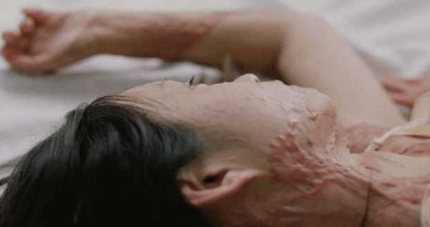 医院确认男生向女生泼的是硫酸,犯罪嫌疑人将面临怎样的处罚?