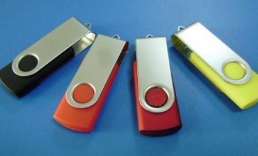 u盘是金士顿好还是闪迪好?