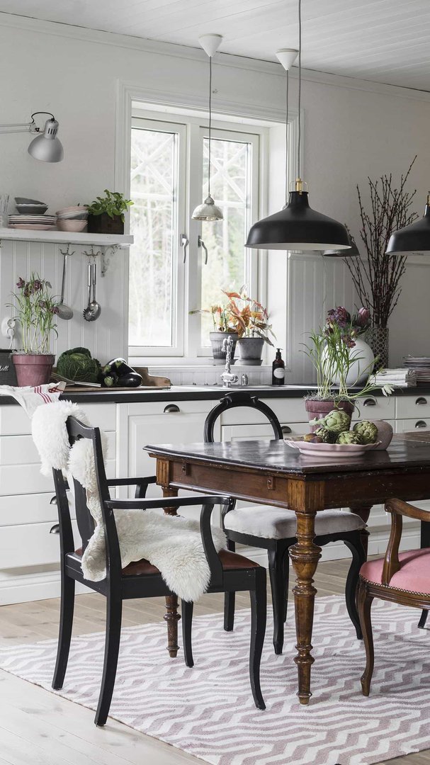 为什么现在的年轻人不敢生孩子了？为什么说高房价就是最好的避孕药呢？为什么党员干部没有带头生三胎呢？