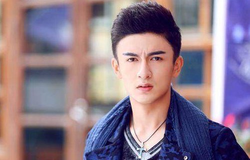 《全员加速》中猎人扮演者是谁？