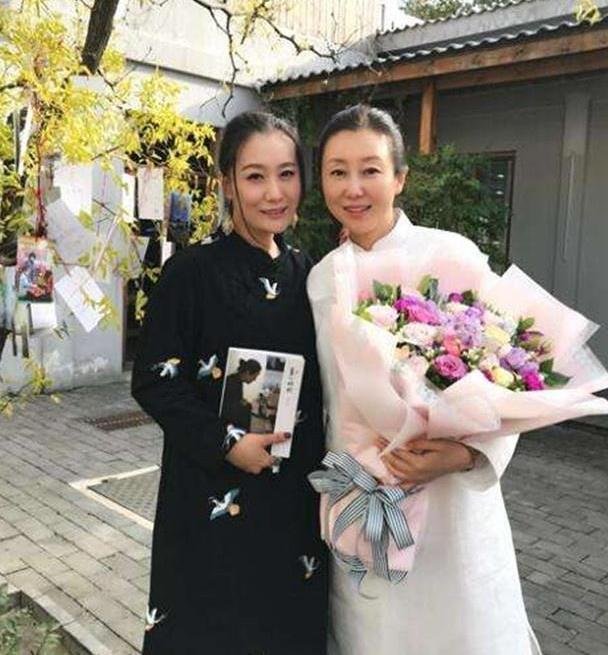 实地探访孙楠徐州新别墅，装修低调奢华，门口几个酒坛价值过万，你怎么看？