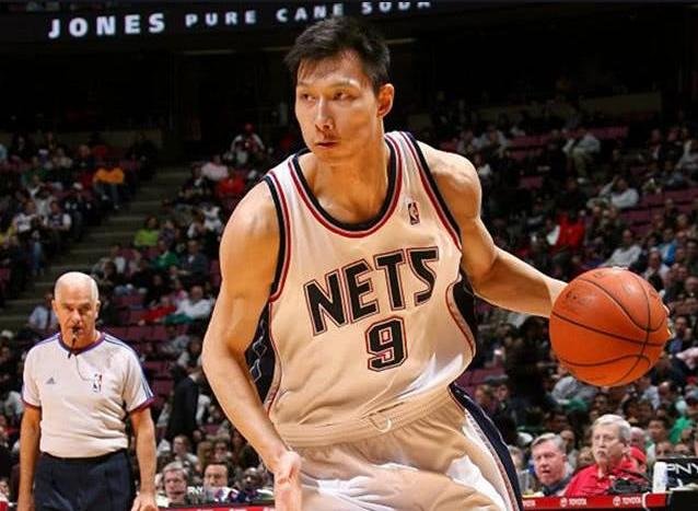 易建联在NBA比赛中,当场砍下最高分是多少?