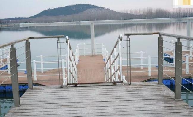 实地探访孙楠徐州新别墅，装修低调奢华，门口几个酒坛价值过万，你怎么看？