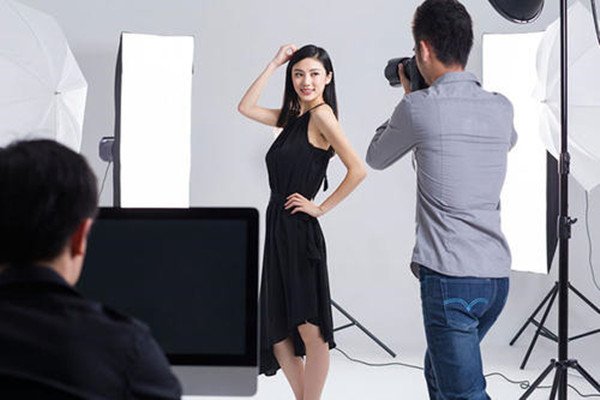 模特公司套路学生录音曝光,当模特对于女大学生诱惑为何这么大?