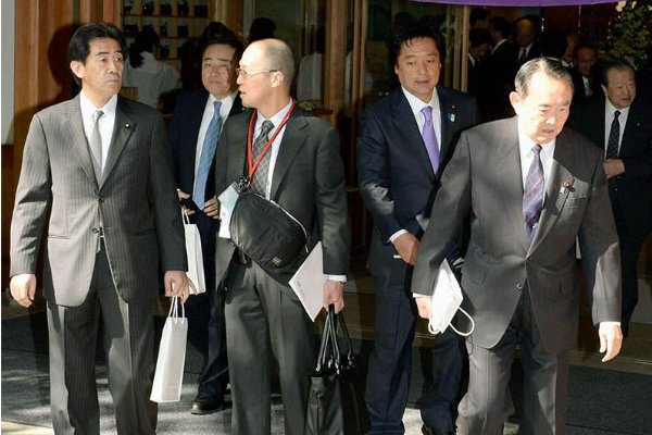 韩国议会斗殴引起西方嘲讽,为何英美议会再激烈也鲜少有人大打出手?