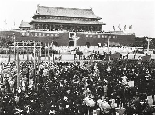 我国是哪一年建国的？