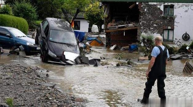 默克尔视察德国洪水灾区,灾区现场的情况是什么样的?