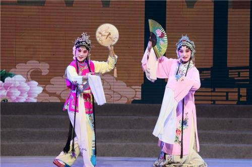 牡丹亭中“他年得傍蟾宫客,不在梅边在柳边”作何解?