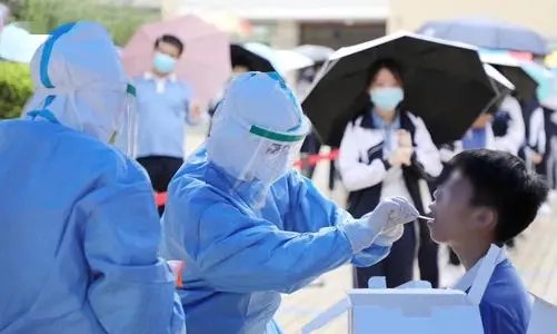 深圳一女子不配合核酸检测,无理取闹长达5分钟,遇到这种事你会怎么做?