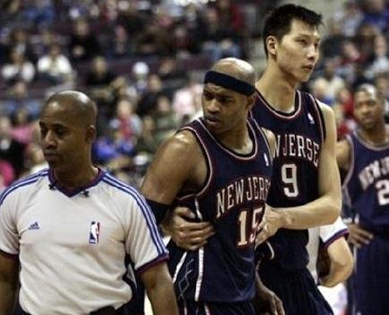 易建联在NBA比赛中,当场砍下最高分是多少?