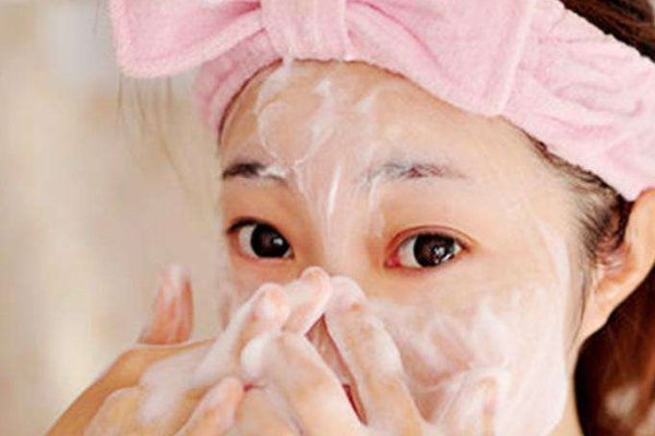 王丽坤最美素颜女神,你知道哪些保养皮肤的小妙招?