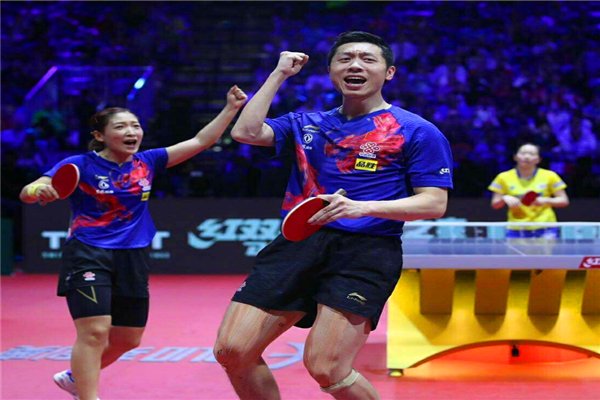 世界杯伊藤美诚输给孙颖莎后握手时,为何被本国球迷嘲讽没礼貌?