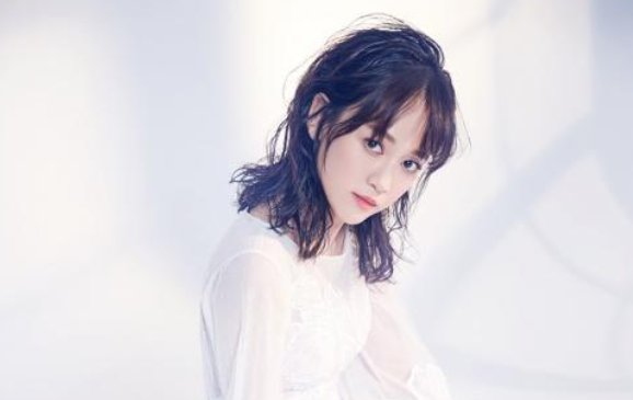 陈乔恩探望安以轩女儿,两人的关系如何?