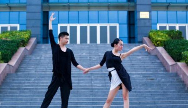 拉丁舞初学者该怎样入门、怎样学习呢？